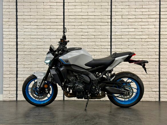2026 Yamaha MT-09 (FZ-09), серый, 1550000 рублей - вид 1