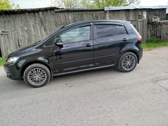 2011 Volkswagen Golf Plus II, чёрный, 800000 рублей - вид 2