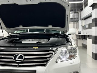 2010 Lexus LX 570 III, белый, 4400000 рублей, вид 2
