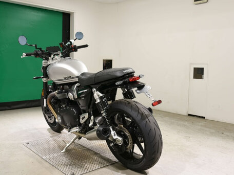 2025 Triumph Speed Twin, чёрный, 1260000 рублей, вид 4