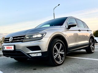2017 Volkswagen Tiguan II, серебристый, 2650000 рублей, вид 1
