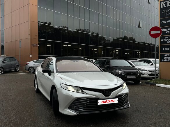2019 Toyota Camry VIII (XV70), белый - вид 1