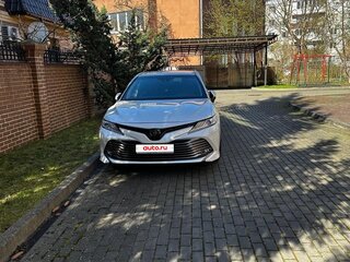 2019 Toyota Camry VIII (XV70), белый, 3900000 рублей, вид 2