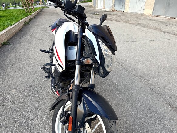 2022 Bajaj Pulsar NS 200, белый, 160000 рублей - вид 3