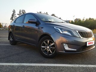 2014 Kia Rio 6-speed III, серый, 1120000 рублей, вид 3