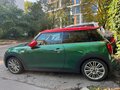 2019 Mini Hatch Cooper S III (F55/F56) Рестайлинг, зелёный - вид 2