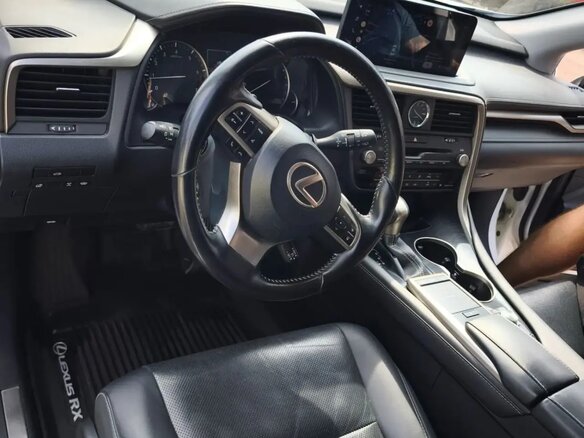 2020 Lexus RX 300 IV Рестайлинг, белый, 4275000 рублей - вид 7