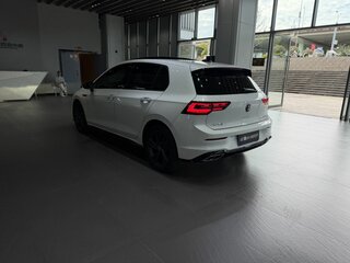 2022 Volkswagen Golf VIII, белый, 1999900 рублей, вид 4