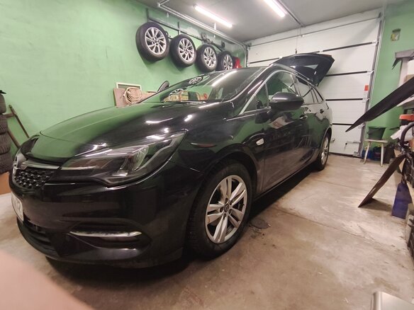 2020 Opel Astra K Рестайлинг, чёрный, 1450000 рублей - вид 25