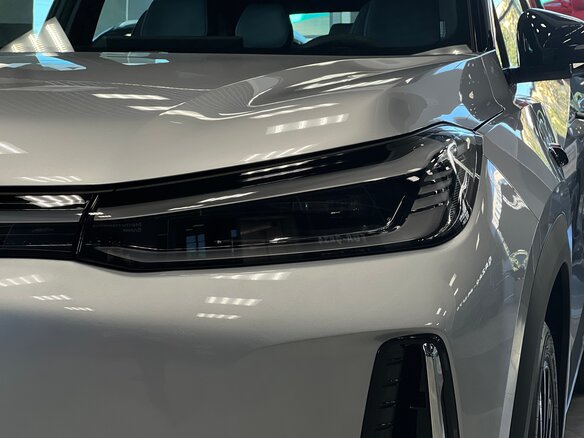 2026 Geely Galaxy M7, серебристый - вид 2