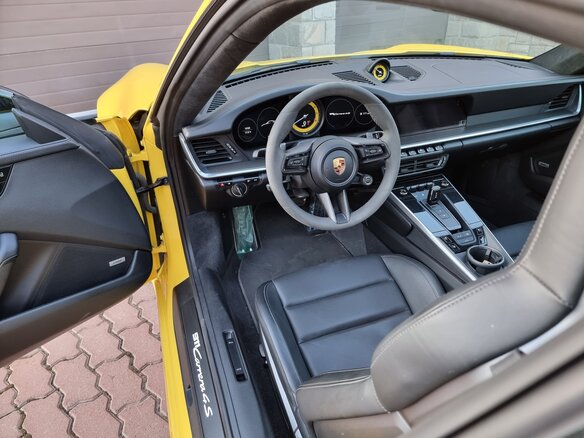 2021 Porsche 911 Carrera 4S VIII (992), жёлтый, 17000000 рублей - вид 17