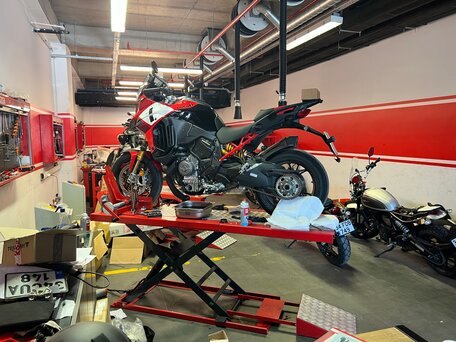 2023 Ducati Multistrada V4, красный, 1999999 рублей, вид 3