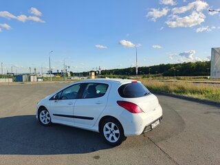 2012 Peugeot 308 I Рестайлинг, белый, 450000 рублей, вид 4