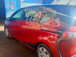 2019 Toyota Sienta II Рестайлинг, красный, 1700000 рублей, вид 4