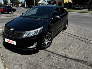 2013 Kia Rio 5-speed III, чёрный, 700000 рублей, вид 1