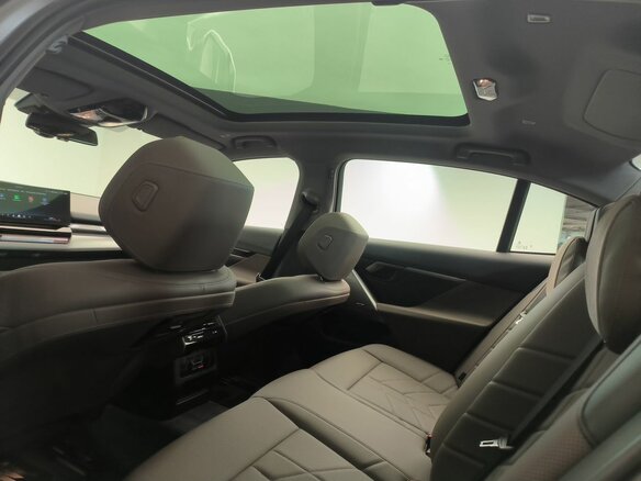 2025 BMW 5 серии Long 530Li xDrive VIII (G60/G61/G68), серый, 10770000 рублей - вид 11