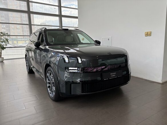 2026 Lynk & Co 900, чёрный - вид 2