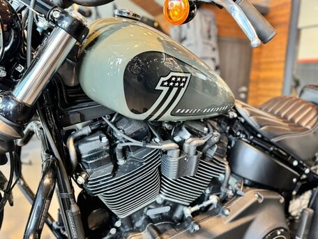 2021 Harley-Davidson Street Bob, зелёный, 1950000 рублей, вид 3
