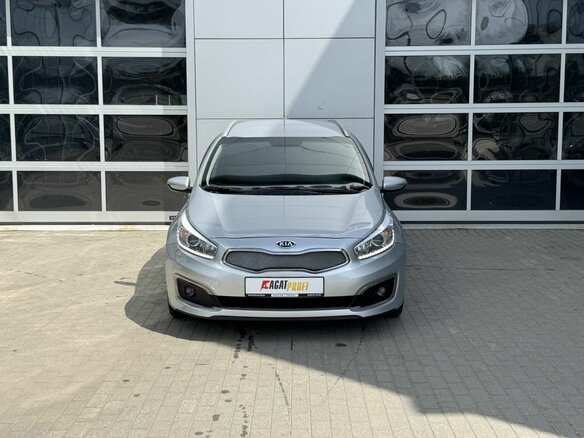 2018 Kia Ceed II Рестайлинг, серебристый - вид 1