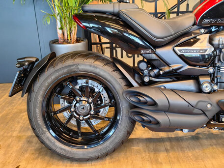 2025 Triumph Rocket III, красный, 3650000 рублей, вид 4