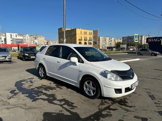 2013 Nissan Tiida I Рестайлинг, белый, 935000 рублей, вид 4
