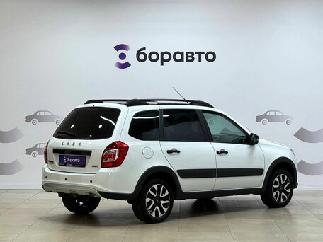2025 Lada (ВАЗ) Granta Cross I Рестайлинг, белый, 1010000 рублей, вид 4