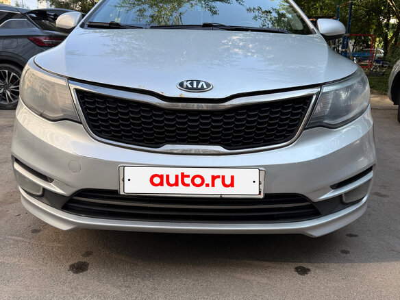 2015 Kia Rio III Рестайлинг, серый - вид 4