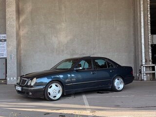 2001 Mercedes-Benz E-Класс 240 II (W210, S210) Рестайлинг, синий, 850000 рублей, вид 4