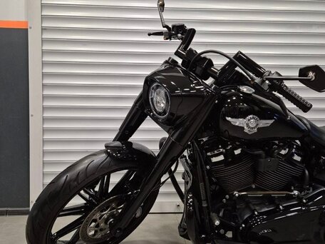 2020 Harley-Davidson Fat Boy, чёрный, 2850000 рублей, вид 3