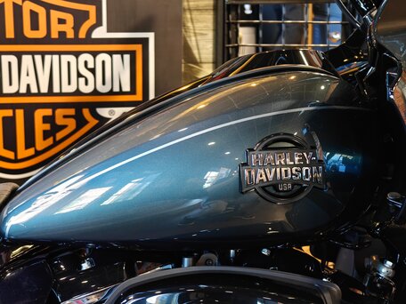 2026 Harley-Davidson Road Glide Limited, серый, 4950000 рублей, вид 3