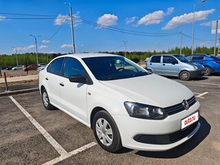 2015 Volkswagen Polo V, белый, 700000 рублей, вид 3