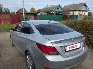 2015 Hyundai Solaris I Рестайлинг, серебристый, 750000 рублей, вид 4