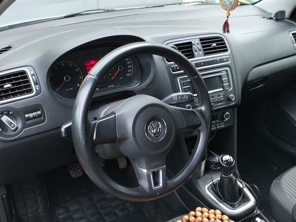 2013 Volkswagen Polo V, серебристый, 750000 рублей - вид 6