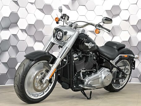 2018 Harley-Davidson Fat Boy, чёрный, 1799000 рублей, вид 2