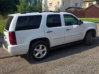 2013 Chevrolet Tahoe 6AT III, белый, 1730000 рублей, вид 4