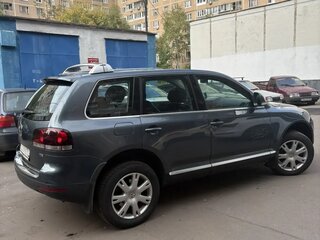 2008 Volkswagen Touareg I Рестайлинг, серый, 1390000 рублей, вид 4