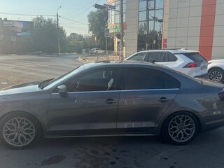2016 Volkswagen Jetta VI Рестайлинг, серый, 1450000 рублей, вид 3