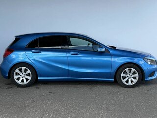 2013 Mercedes-Benz A-Класс 180 III (W176), голубой, 1145000 рублей, вид 4