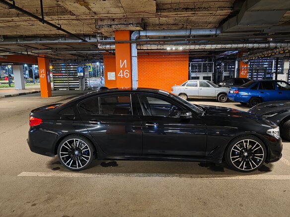2017 BMW 5 серии 520d VII (G30/G31/G38), чёрный, 2990000 рублей - вид 2