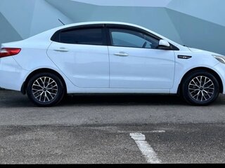 2012 Kia Rio 4-speed III, белый, 870000 рублей, вид 4