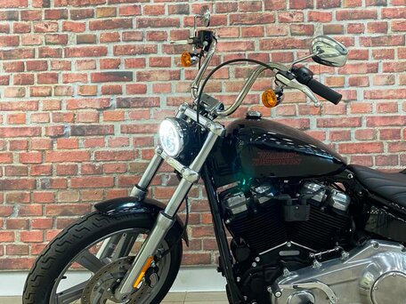 2024 Harley-Davidson Softail Standard, чёрный, 1990000 рублей, вид 4