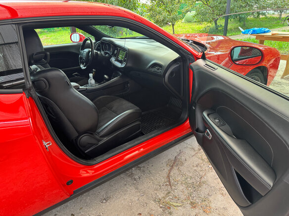 2021 Dodge Challenger III Рестайлинг 2, пурпурный, 4100000 рублей - вид 8