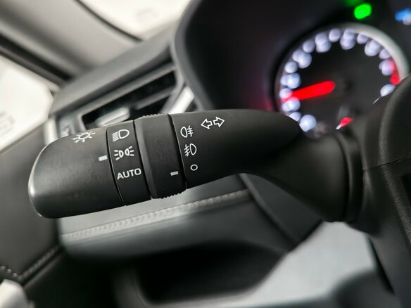 2020 Toyota RAV4 V (XA50), белый - вид 14