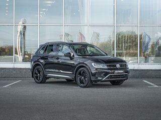 2018 Volkswagen Tiguan II, чёрный, 3000000 рублей, вид 1