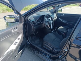 2016 Hyundai Solaris I Рестайлинг, чёрный, 810000 рублей, вид 3