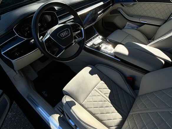 2024 Audi A8 Long 60 TFSI e IV (D5) Рестайлинг, чёрный, 15500000 рублей - вид 3