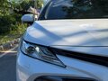 2019 Toyota Camry VIII (XV70), белый, 2000000 рублей - вид 3