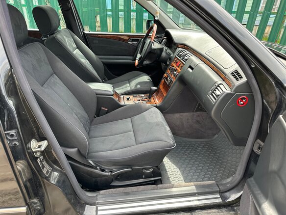 1999 Mercedes-Benz E-Класс 200 II (W210, S210), чёрный, 470000 рублей - вид 13