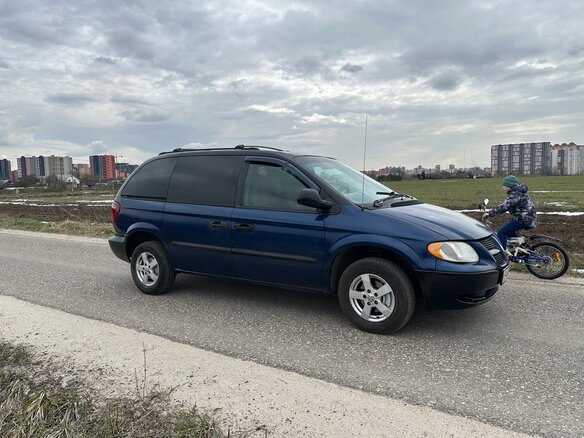 2002 Dodge Caravan 3-speed IV, зелёный, 550000 рублей - вид 2
