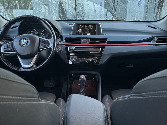 2017 BMW X1 20i xDrive II (F48), чёрный, 2350000 рублей - вид 11